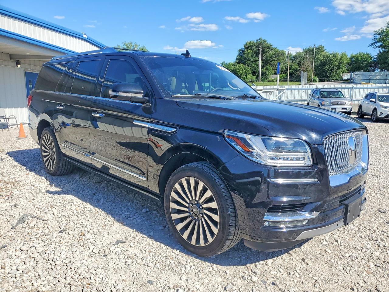 2019 Lincoln Navigator L Reserve - Image 4