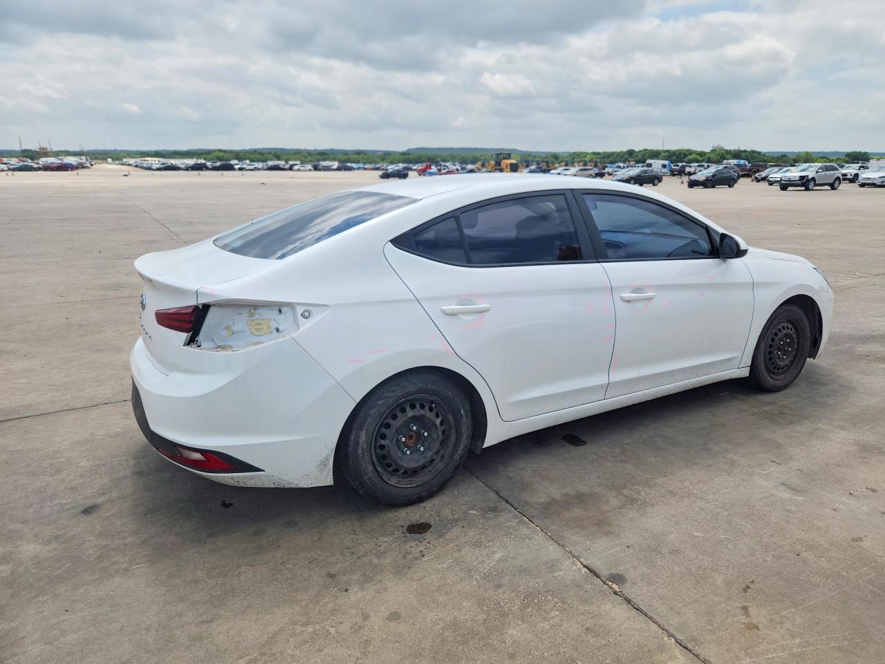 2019 Hyundai Elantra Se - Image 3