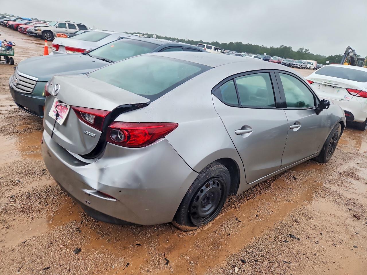 2015 Mazda 3 Sport - Image 3