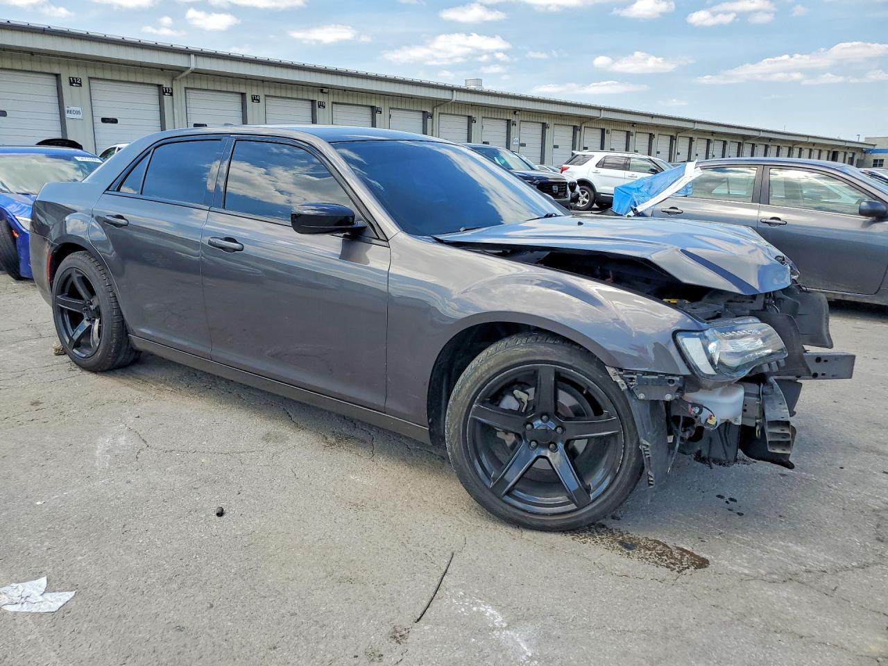2019 Chrysler 300 Touring - Фото 4