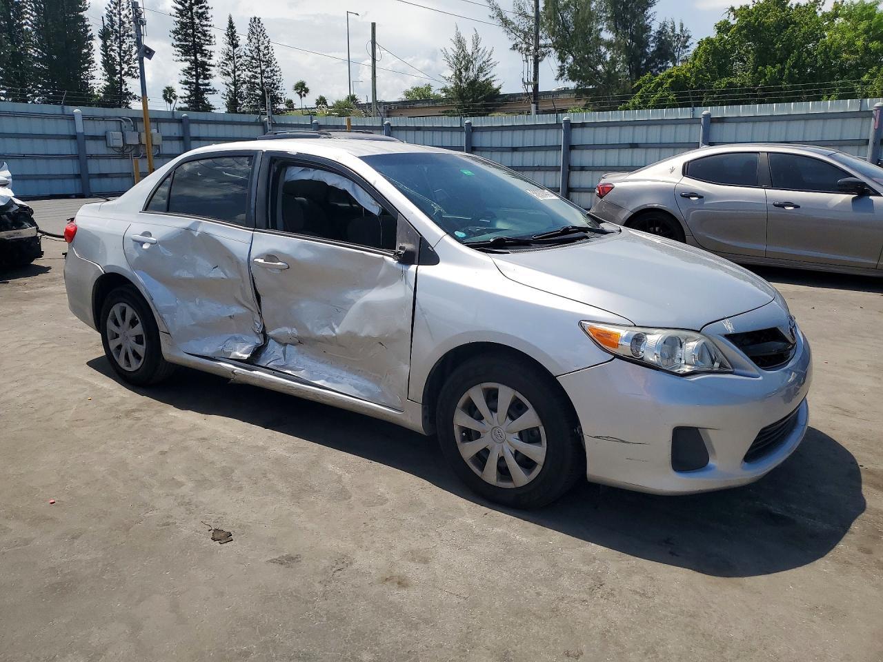 2011 Toyota Corolla Le - Image 4