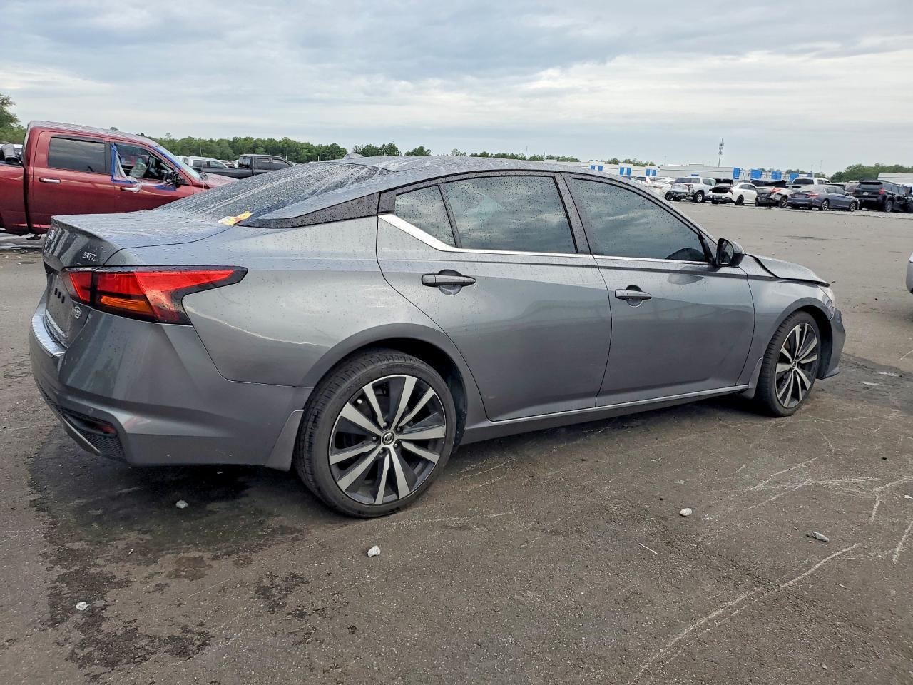 2022 Nissan Altima Sr - Фото 3