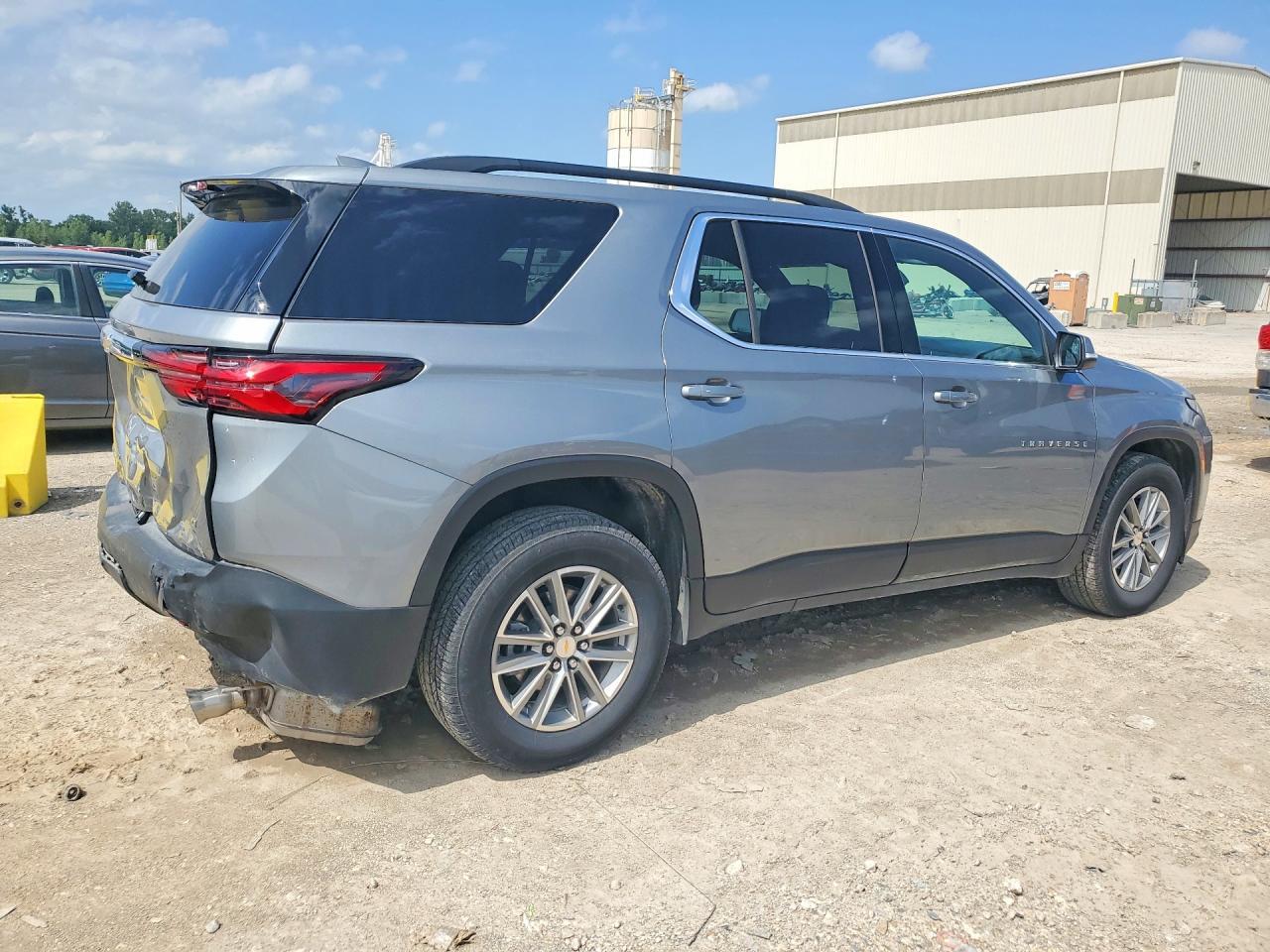 2023 Chevrolet Traverse Lt - Image 3