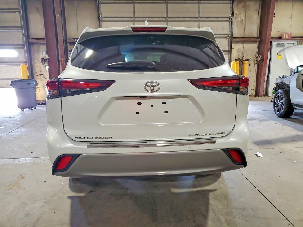 2025 Toyota Highlander Platinum - Фото 6