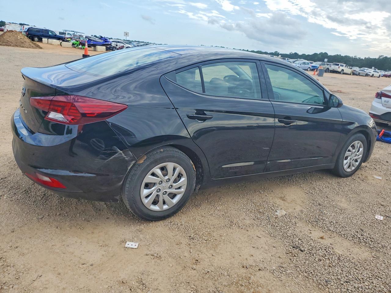 2020 Hyundai Elantra Se - Фото 3