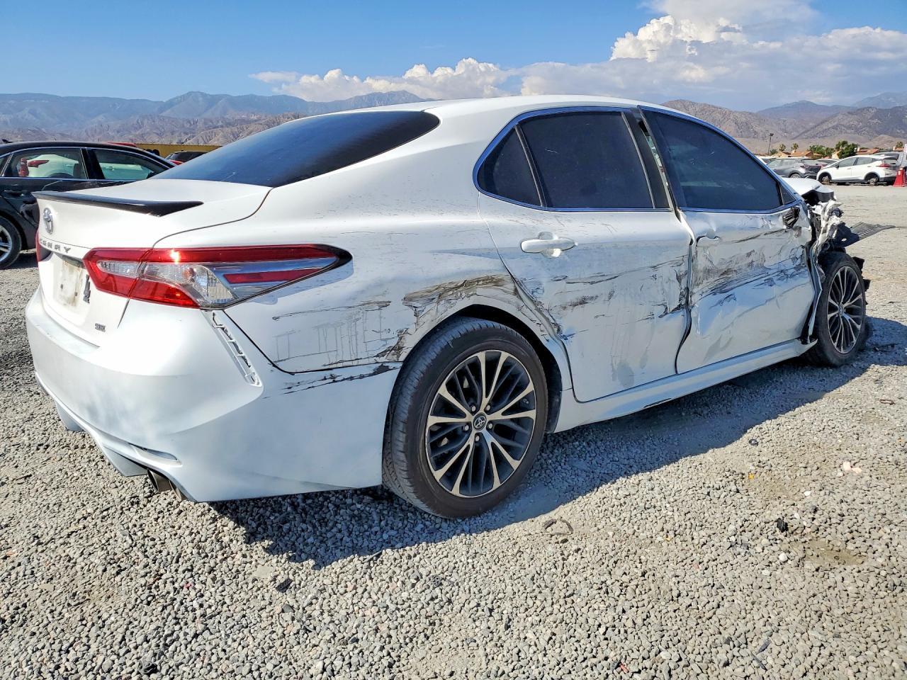 2018 Toyota Camry Se - Image 3