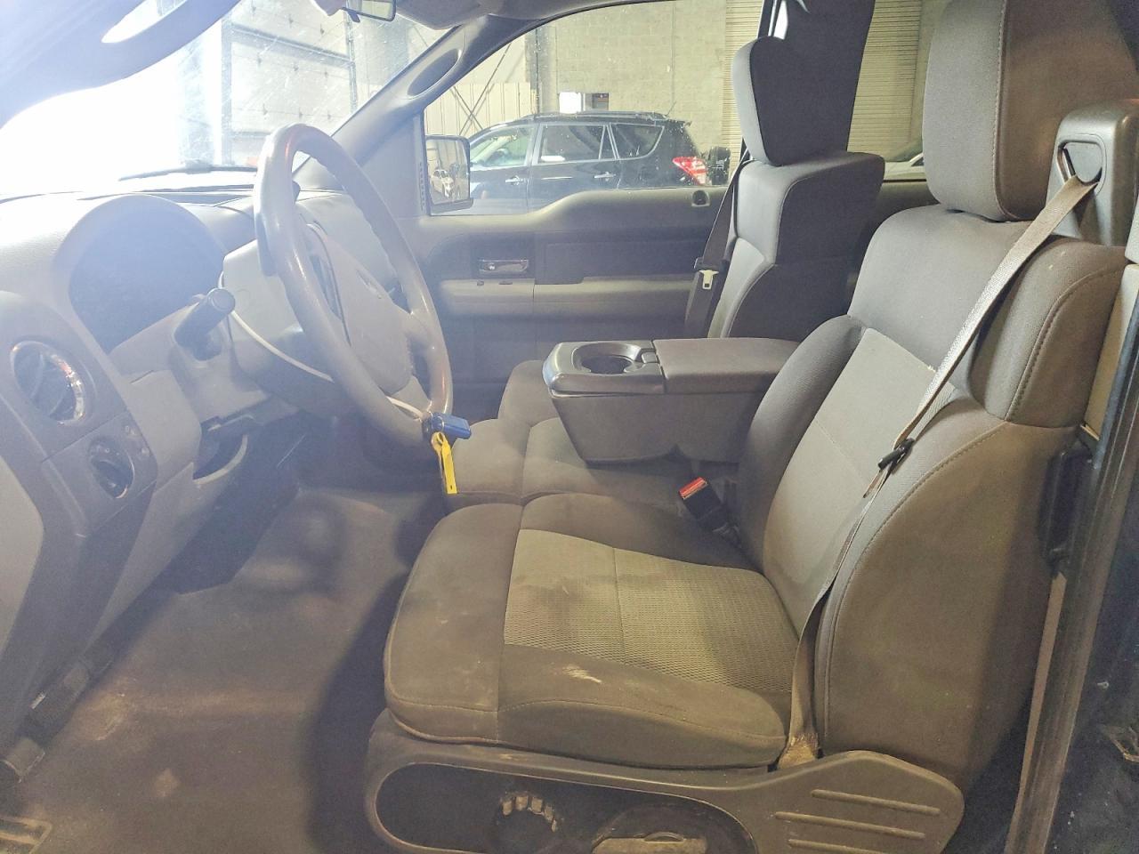 2004 Ford F150 - Image 7