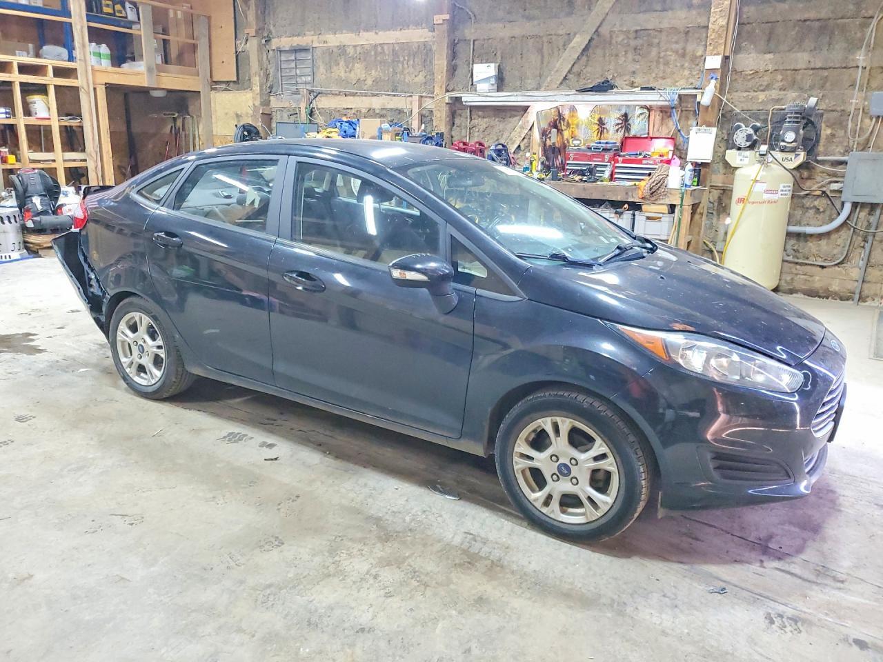2015 Ford Fiesta Se - Фото 4