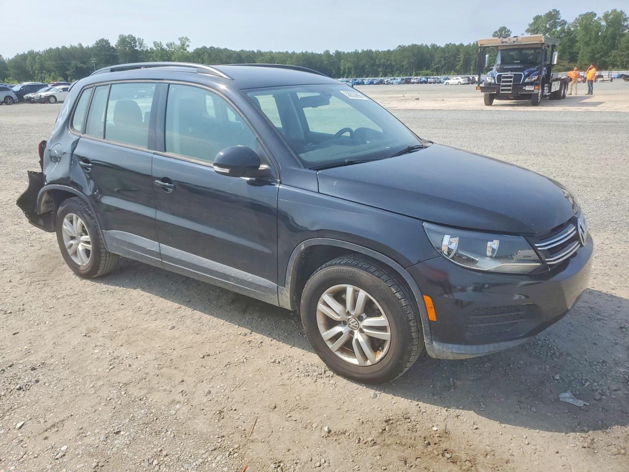 2017 Volkswagen Tiguan S - Фото 4