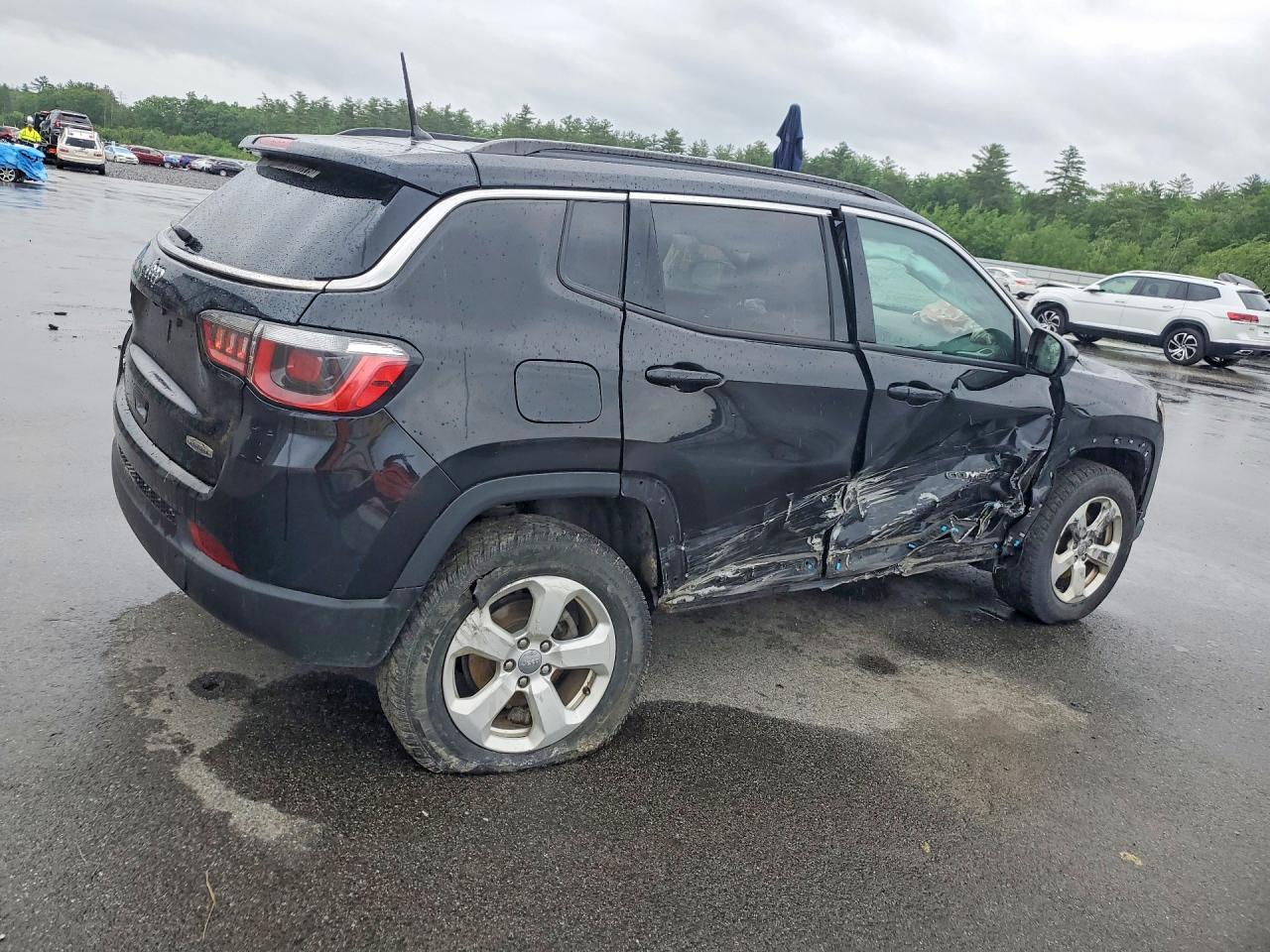 2018 Jeep Compass Latitude - Image 3