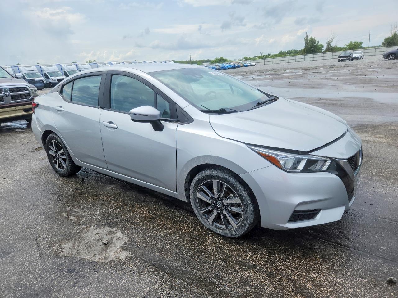 2021 Nissan Versa Sv - Image 4