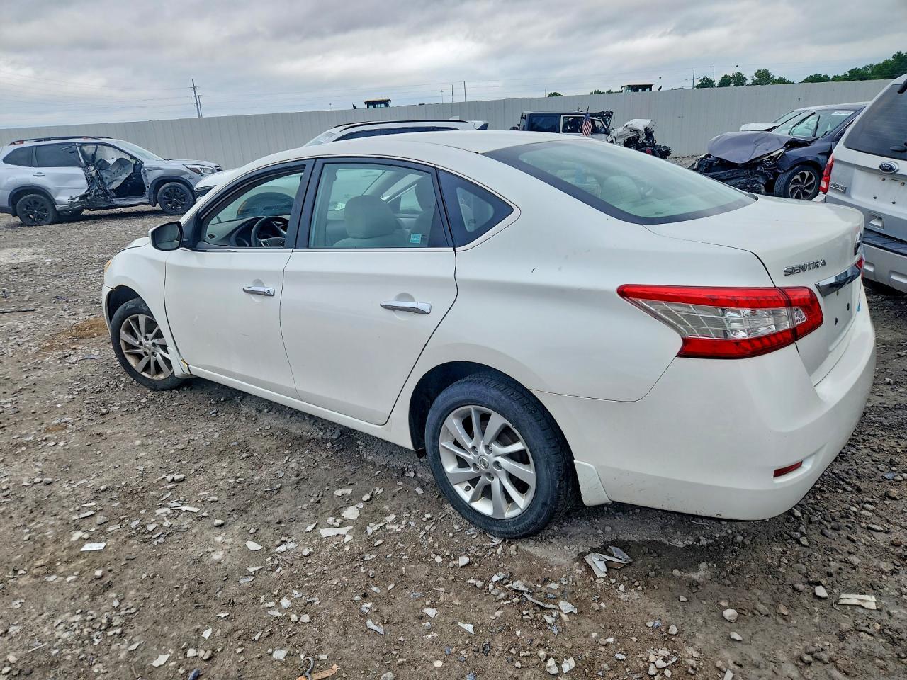 2013 Nissan Sentra S - Фото 2