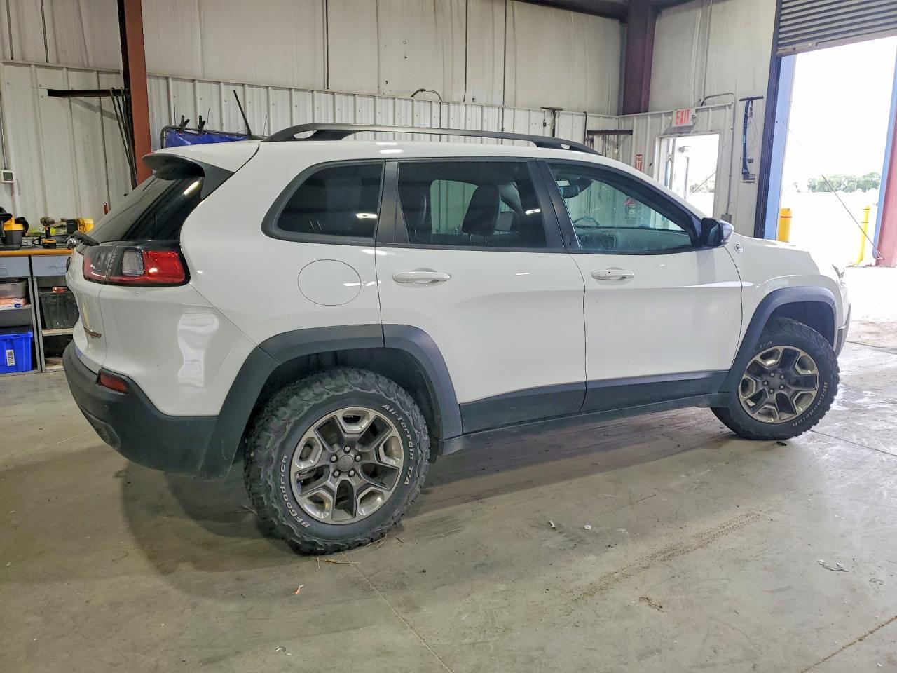 2019 Jeep Cherokee Trailhawk - Image 3