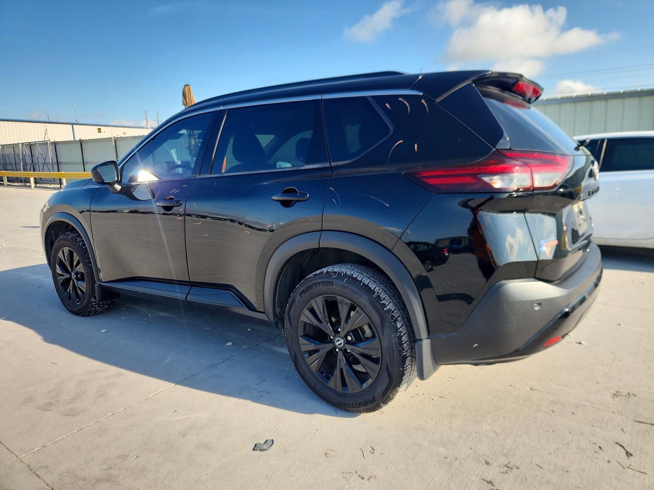 2023 Nissan Rogue Sv - Image 2