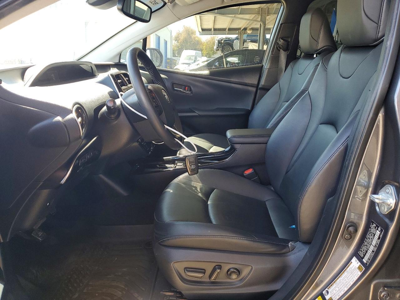2021 Toyota Prius L Eco - Image 7