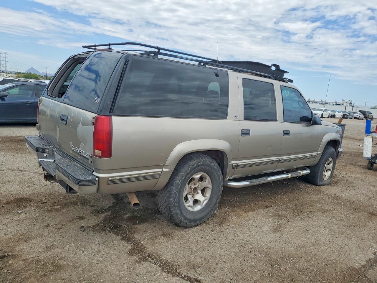 1999 Chevrolet Suburban K1500 - Image 3