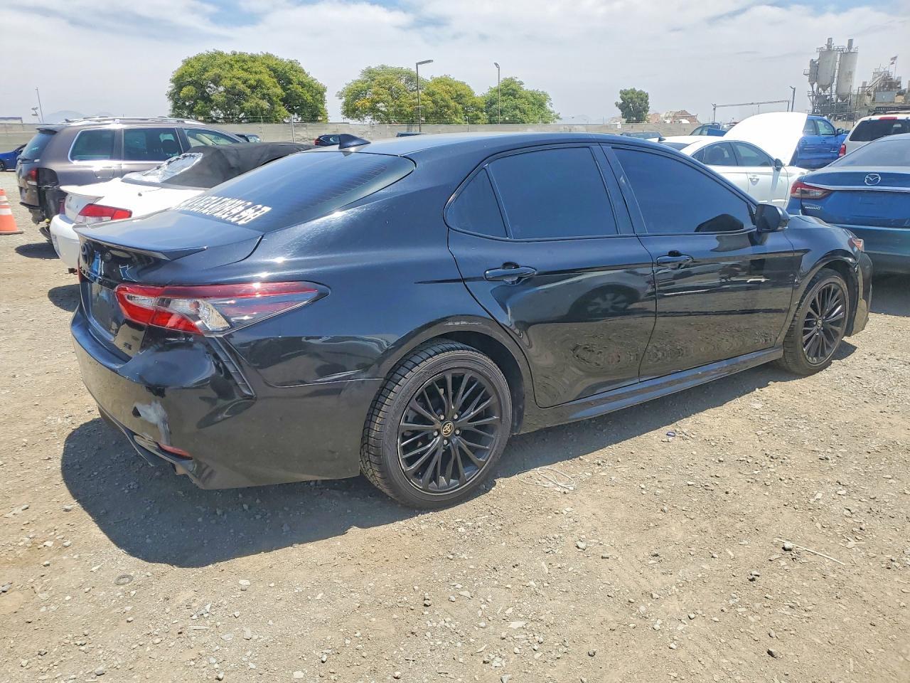 2021 Toyota Camry Se Nightshade - Фото 3