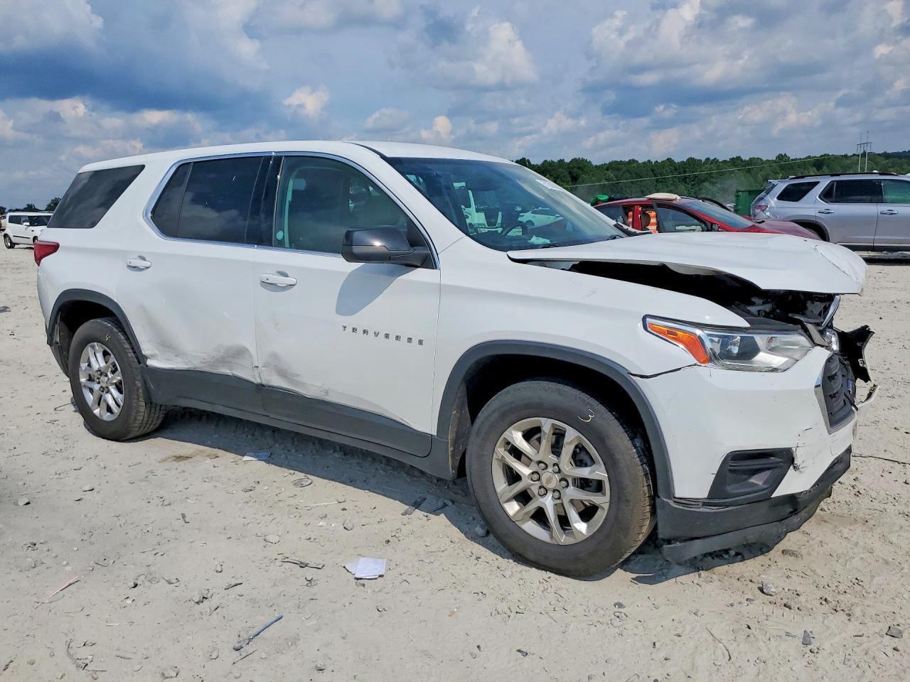 2021 Chevrolet Traverse Ls - Фото 4