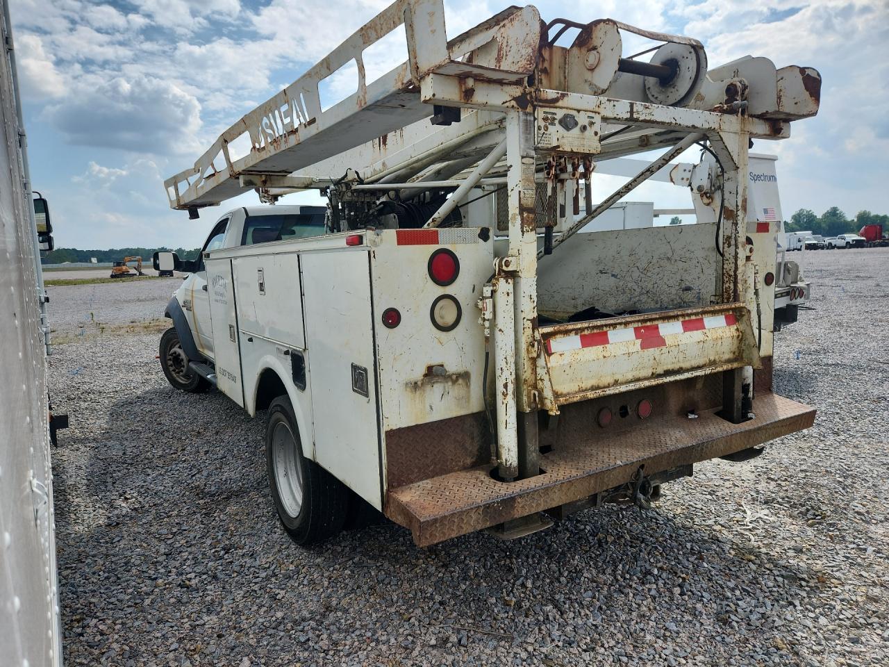 2015 Ram 5500 - Image 2