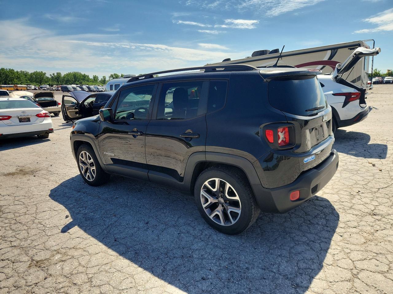 2015 Jeep Renegade Latitude - Image 2