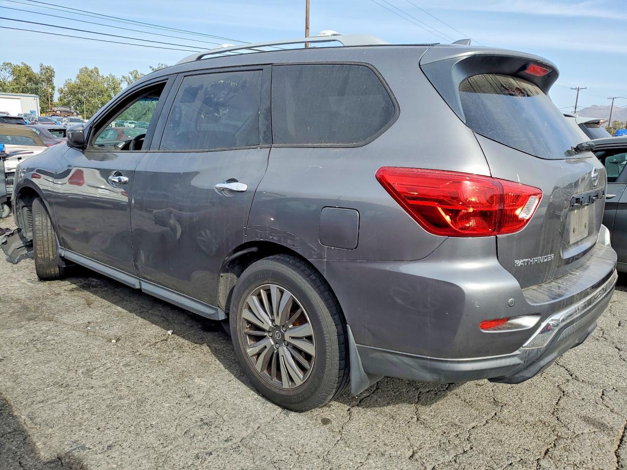 2019 Nissan Pathfinder S - Фото 2
