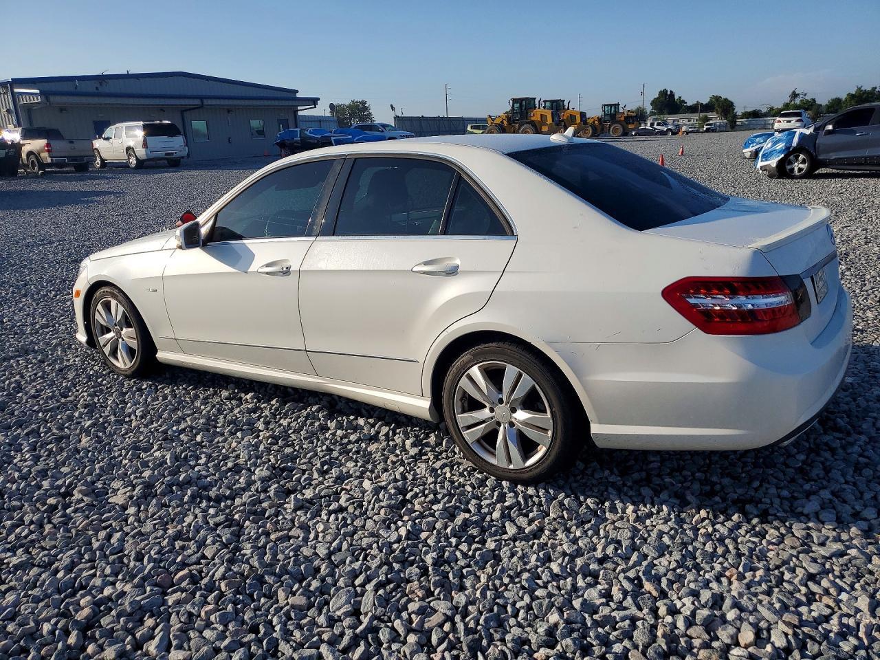 2011 Mercedes-Benz E 350 Bluetec - Image 2