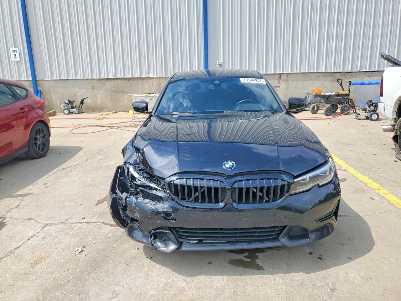 2021 BMW 330Xi - Фото 5