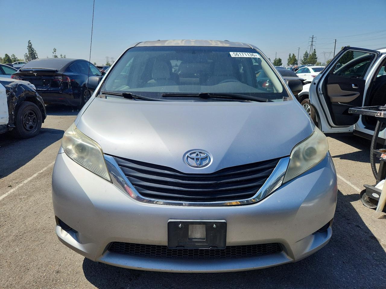 2012 Toyota Sienna Le - Image 5