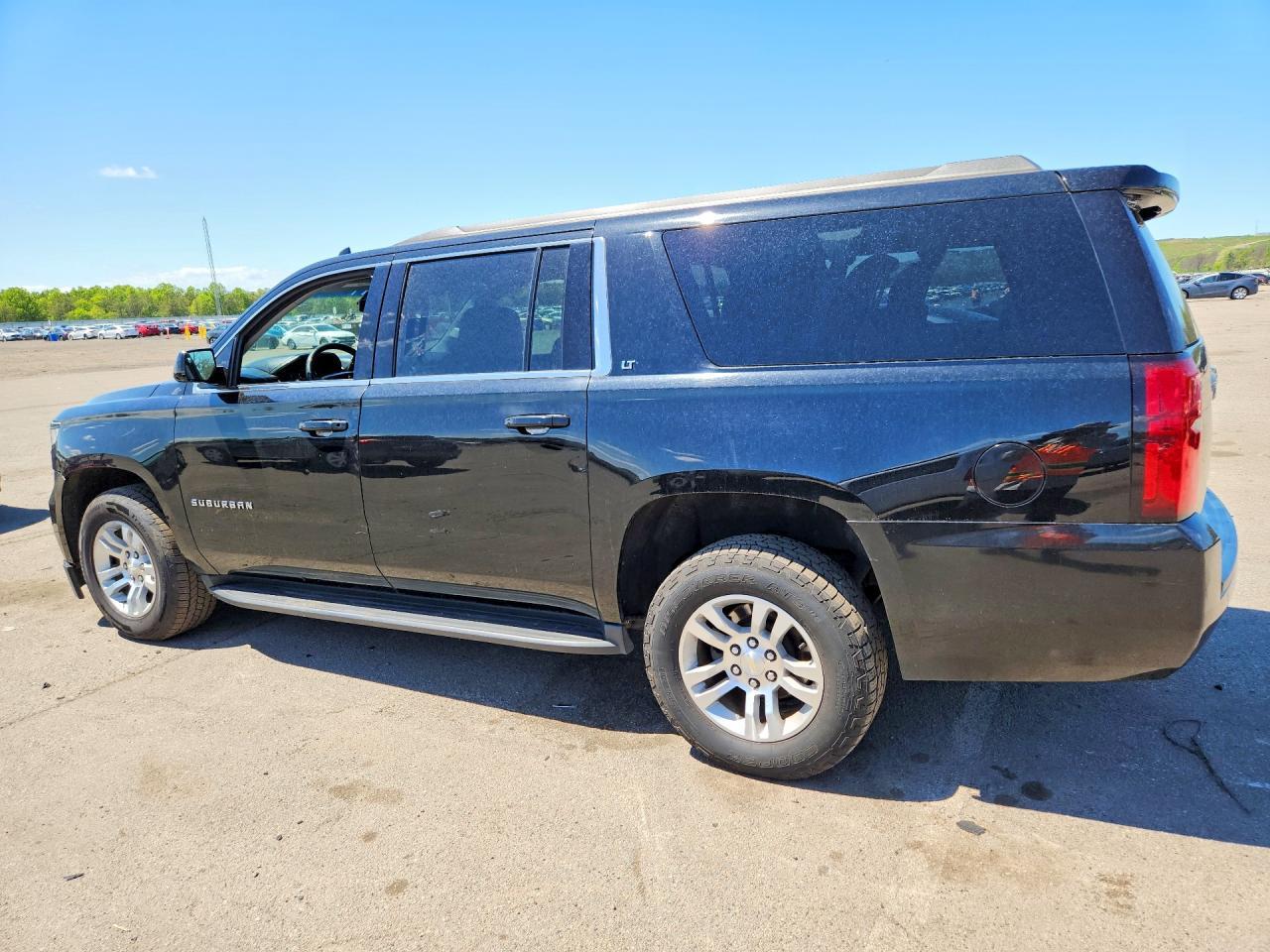 2019 Chevrolet Suburban K1500 Lt - Image 2