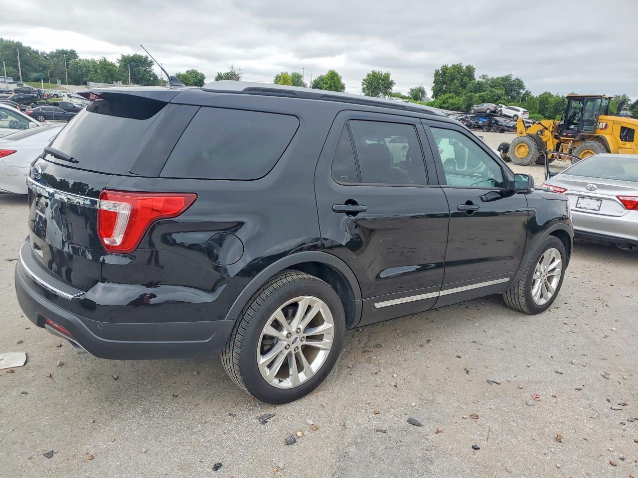 2018 Ford Explorer Xlt - Фото 3