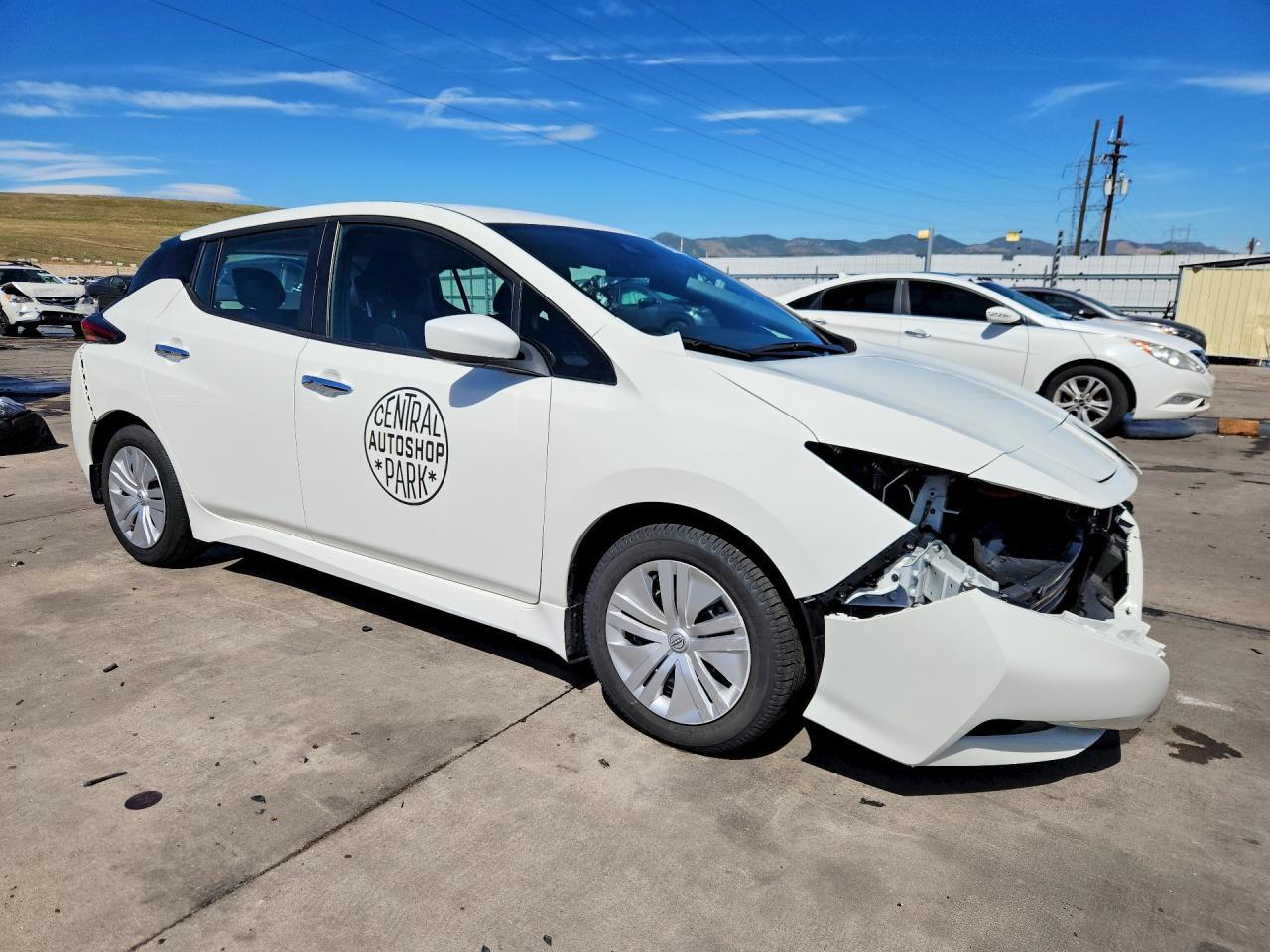 2025 Nissan Leaf S - Image 4