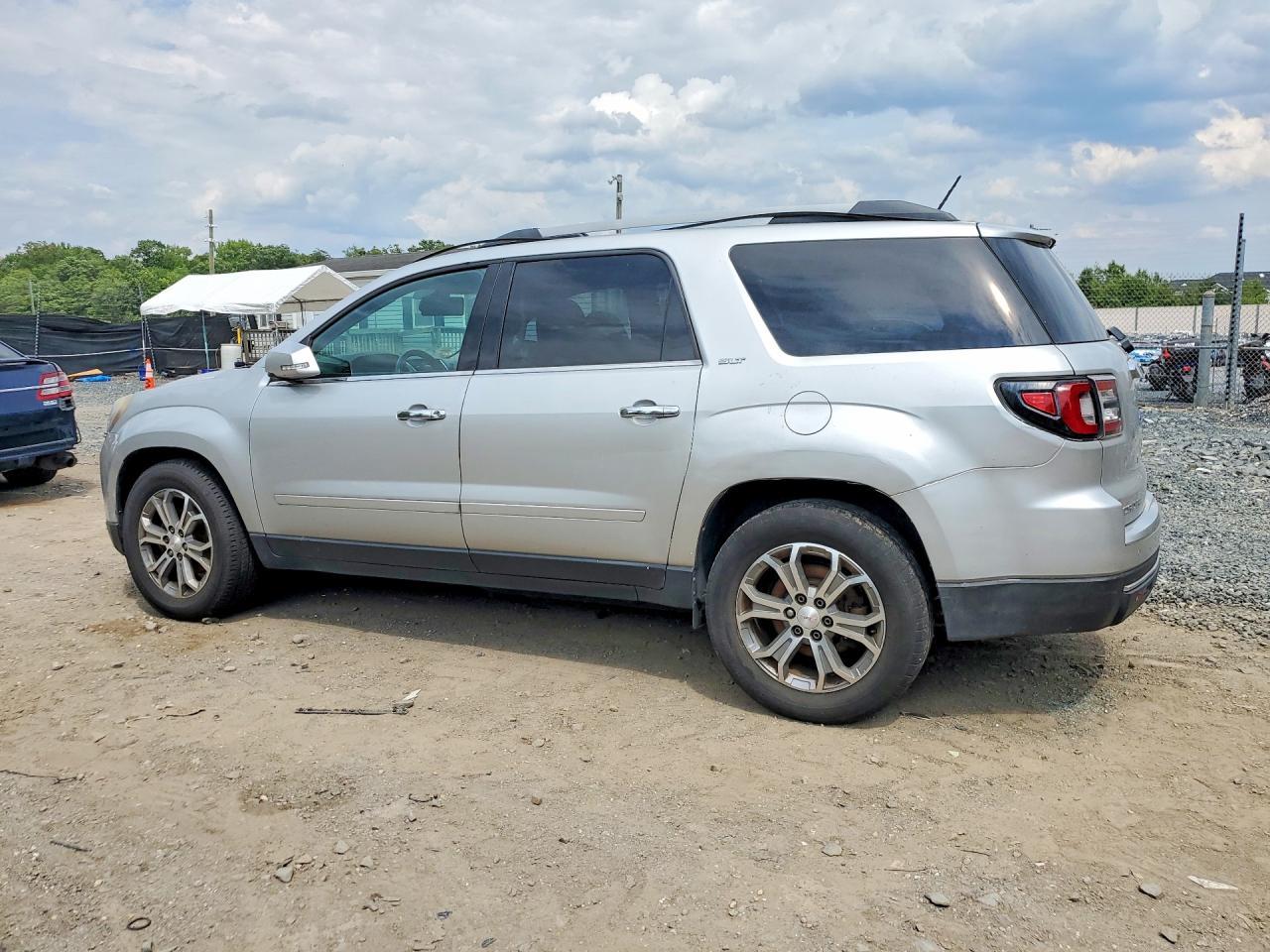 2014 GMC Acadia Sle - Image 2