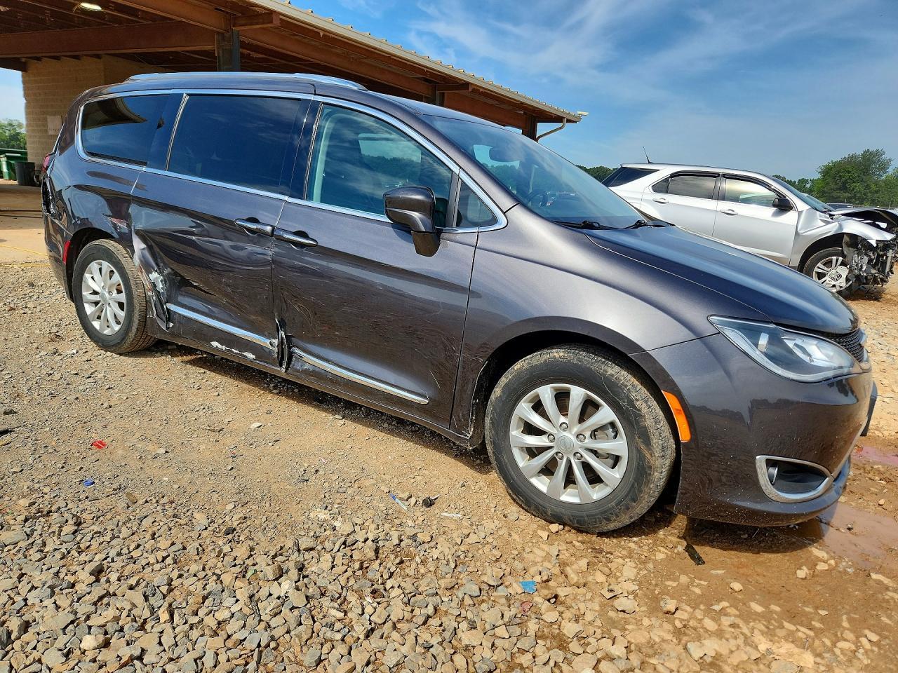 2019 Chrysler Pacifica Touring L - Image 4