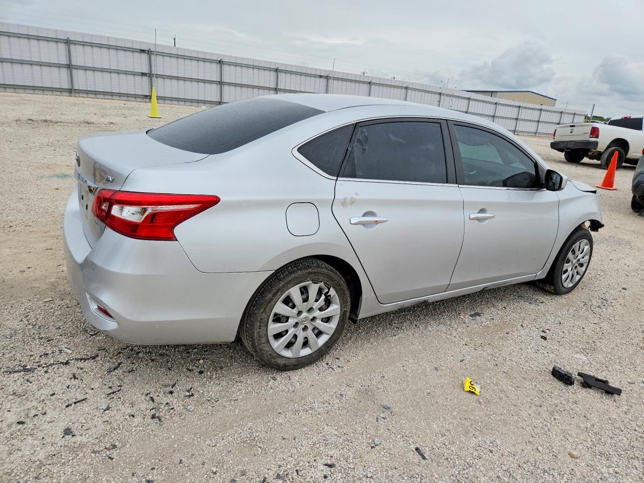 2018 Nissan Sentra S - Фото 3