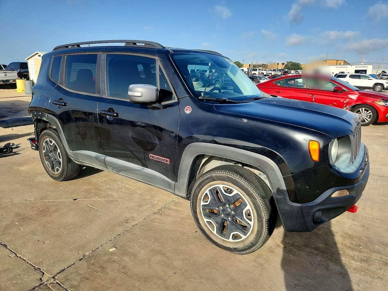 2016 Jeep Renegade Trailhawk - Image 4