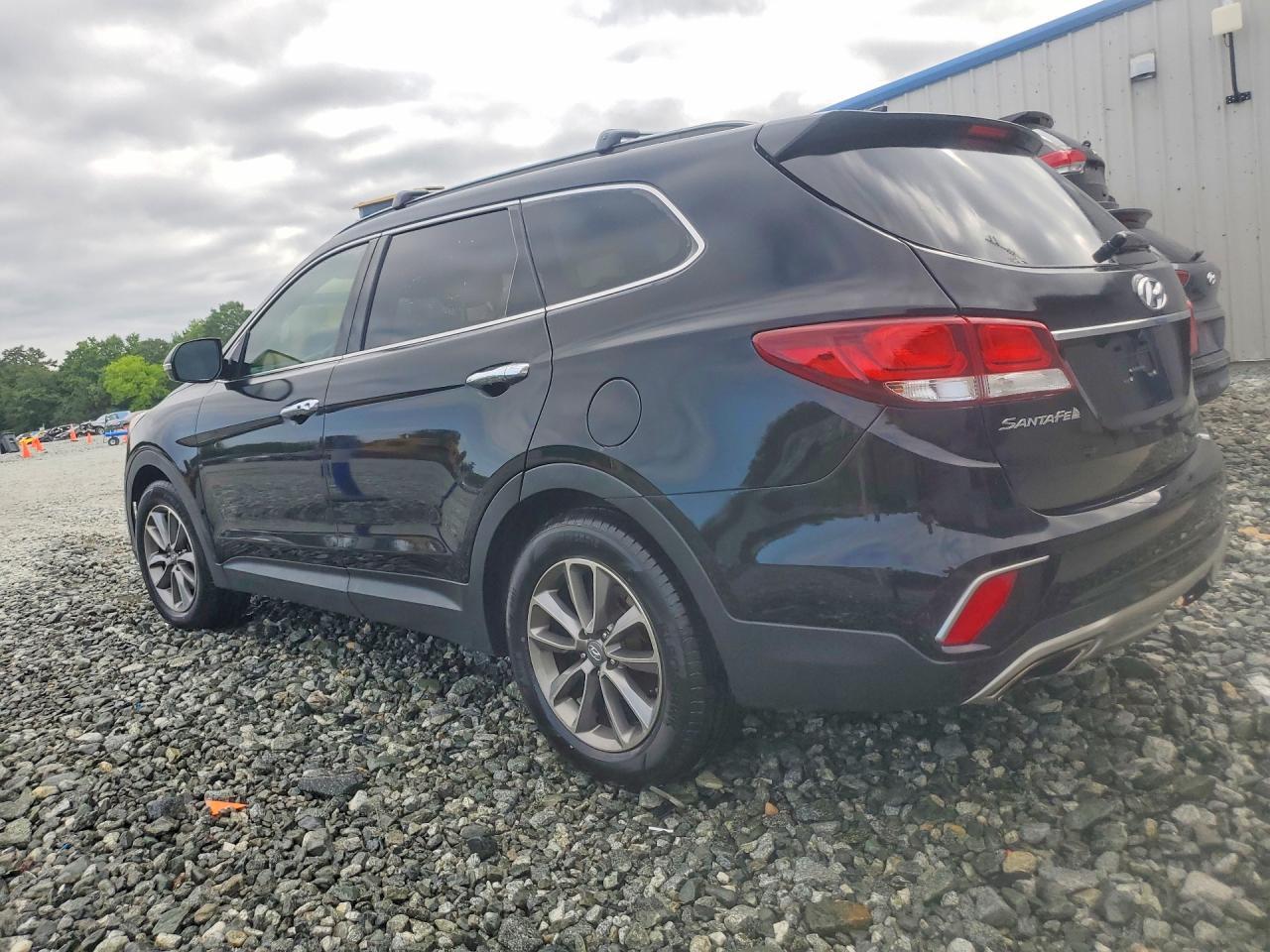 2017 Hyundai Santa Fe Se - Фото 2