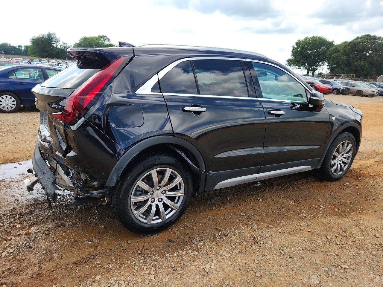 2022 Cadillac Xt4 Premium Luxury - Image 3