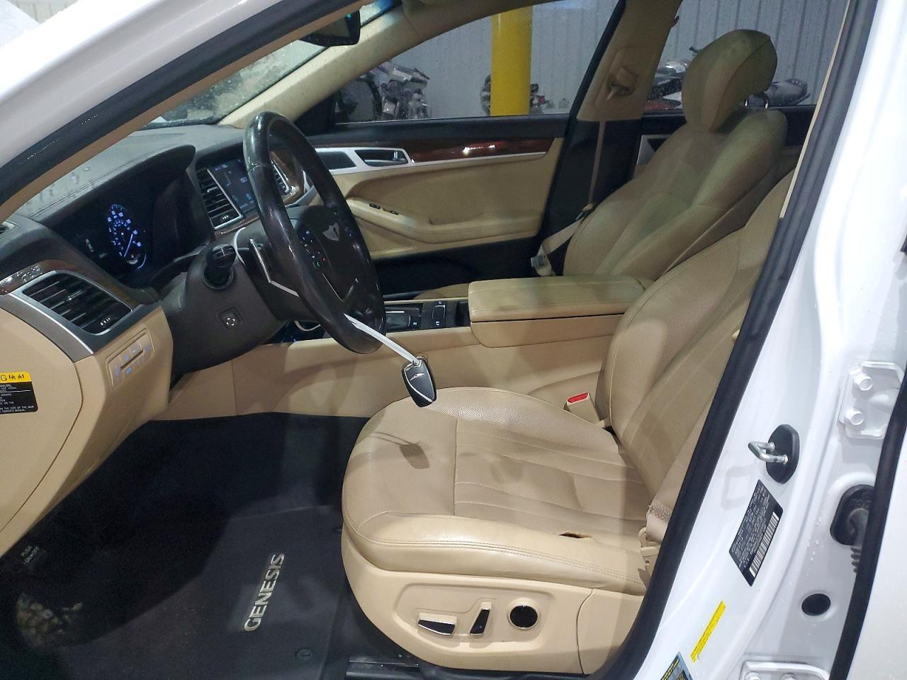 2015 Hyundai Genesis 3.8L - Фото 7