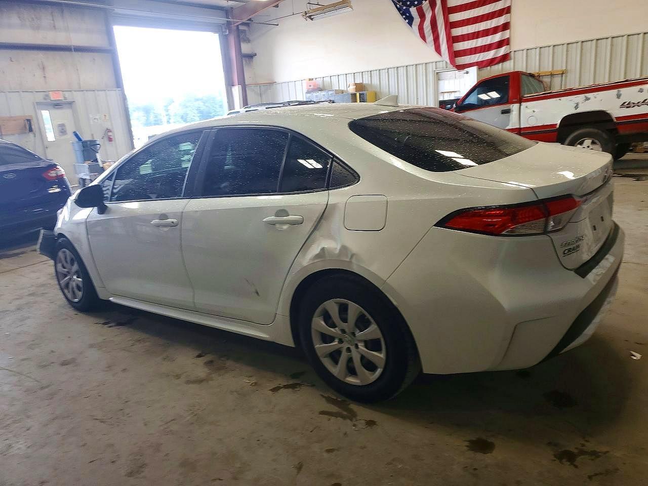 2022 Toyota Corolla Le - Фото 2