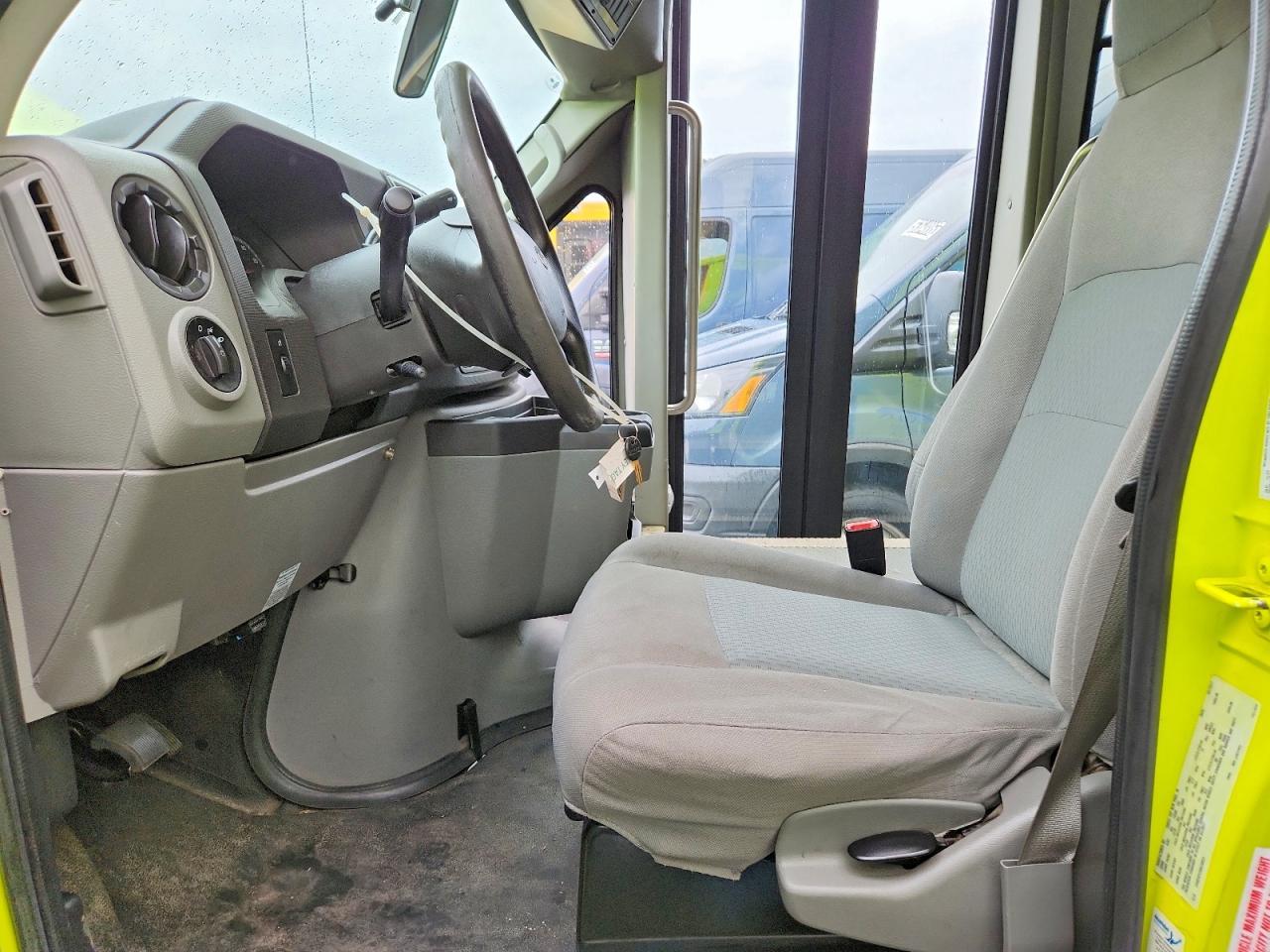 2017 Ford E 450 - Image 7