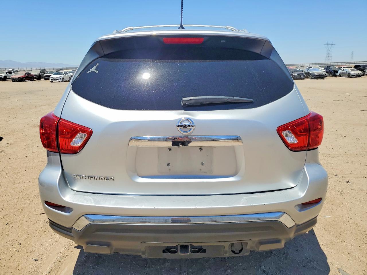 2017 Nissan Pathfinder S - Image 6