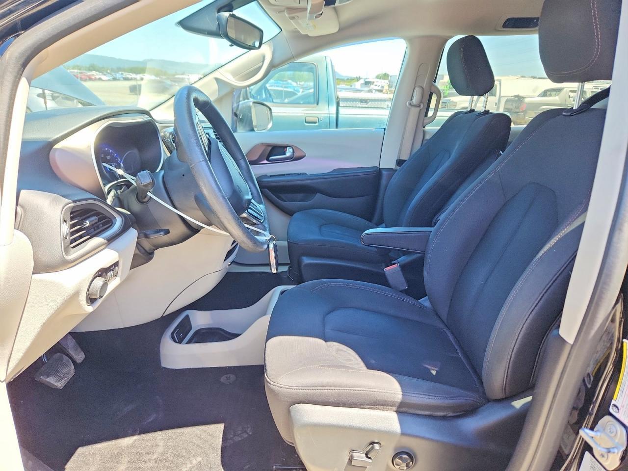 2017 Chrysler Pacifica Lx - Фото 7