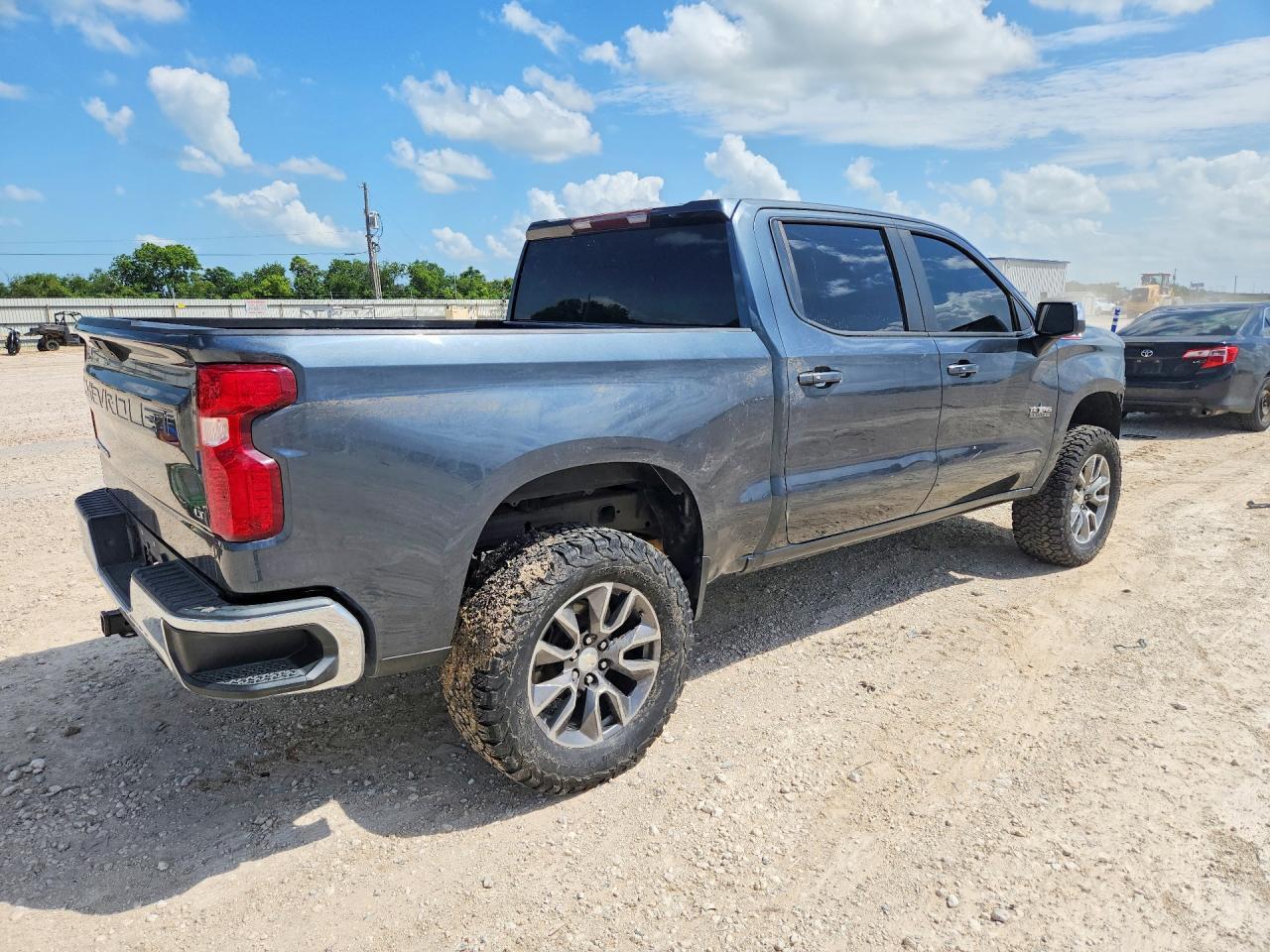 2019 Chevrolet Silverado K1500 Lt - Image 3