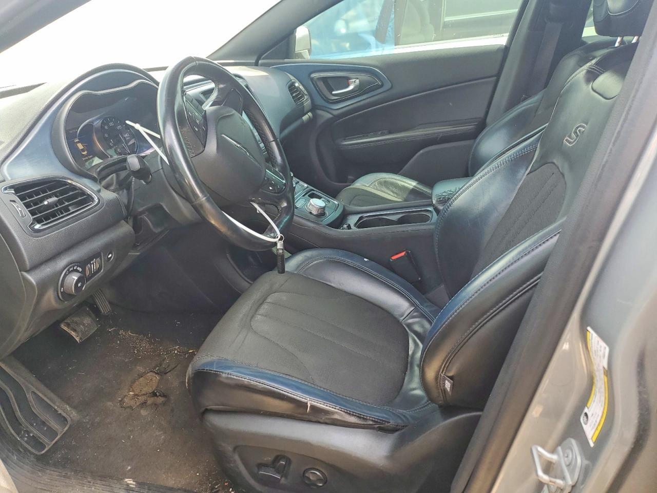 2015 Chrysler 200 S - Image 7