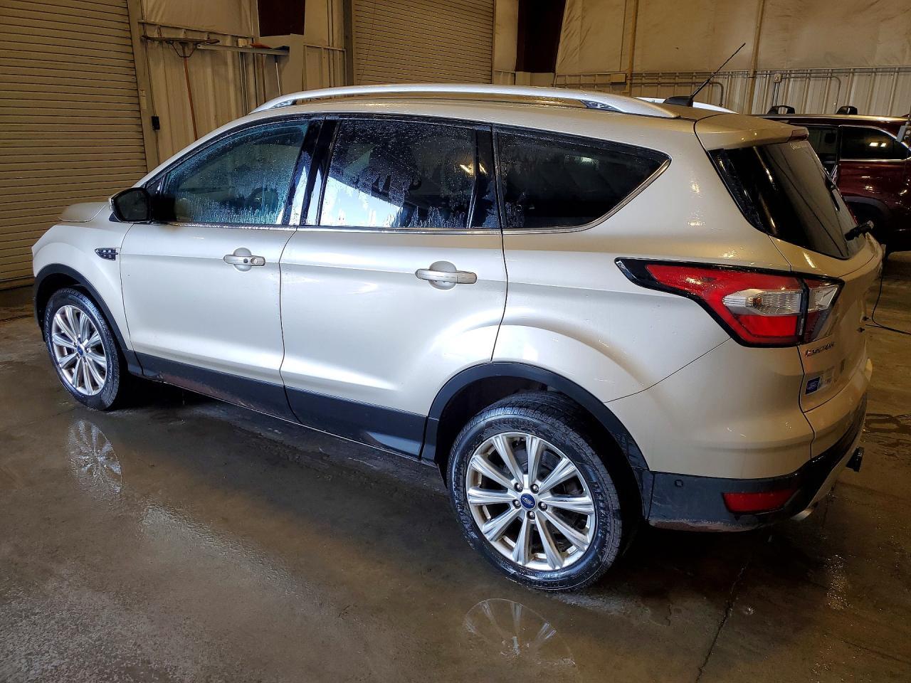 2017 Ford Escape Titanium - Фото 2