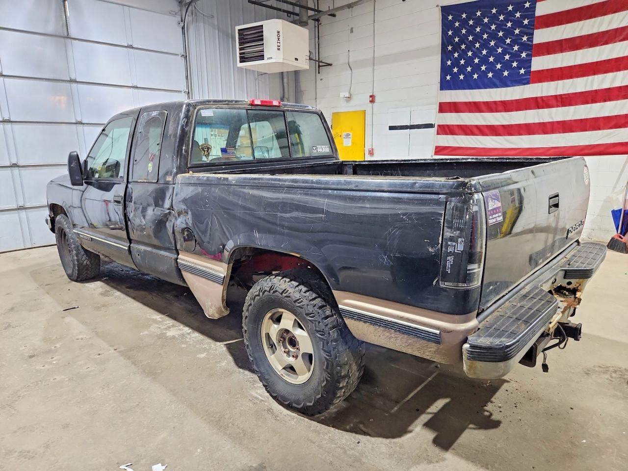 1995 Chevrolet Gmt-400 K2500 - Image 2