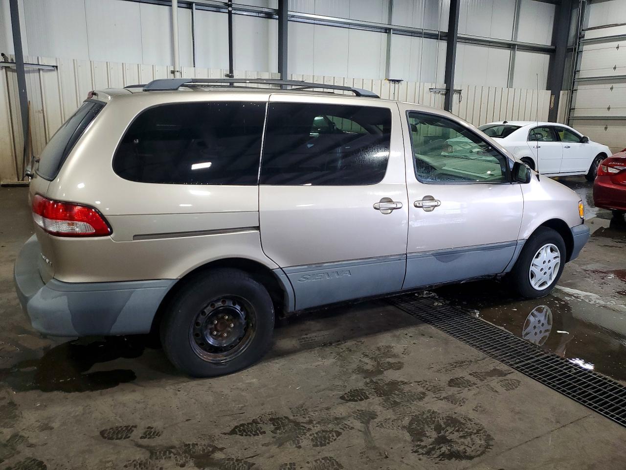 2002 Toyota Sienna Le - Фото 3