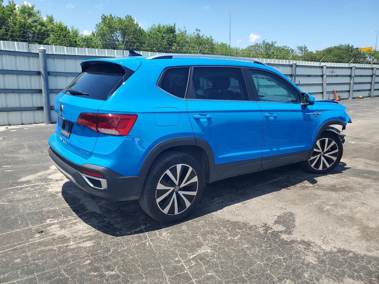 2023 Volkswagen Taos Se - Image 3