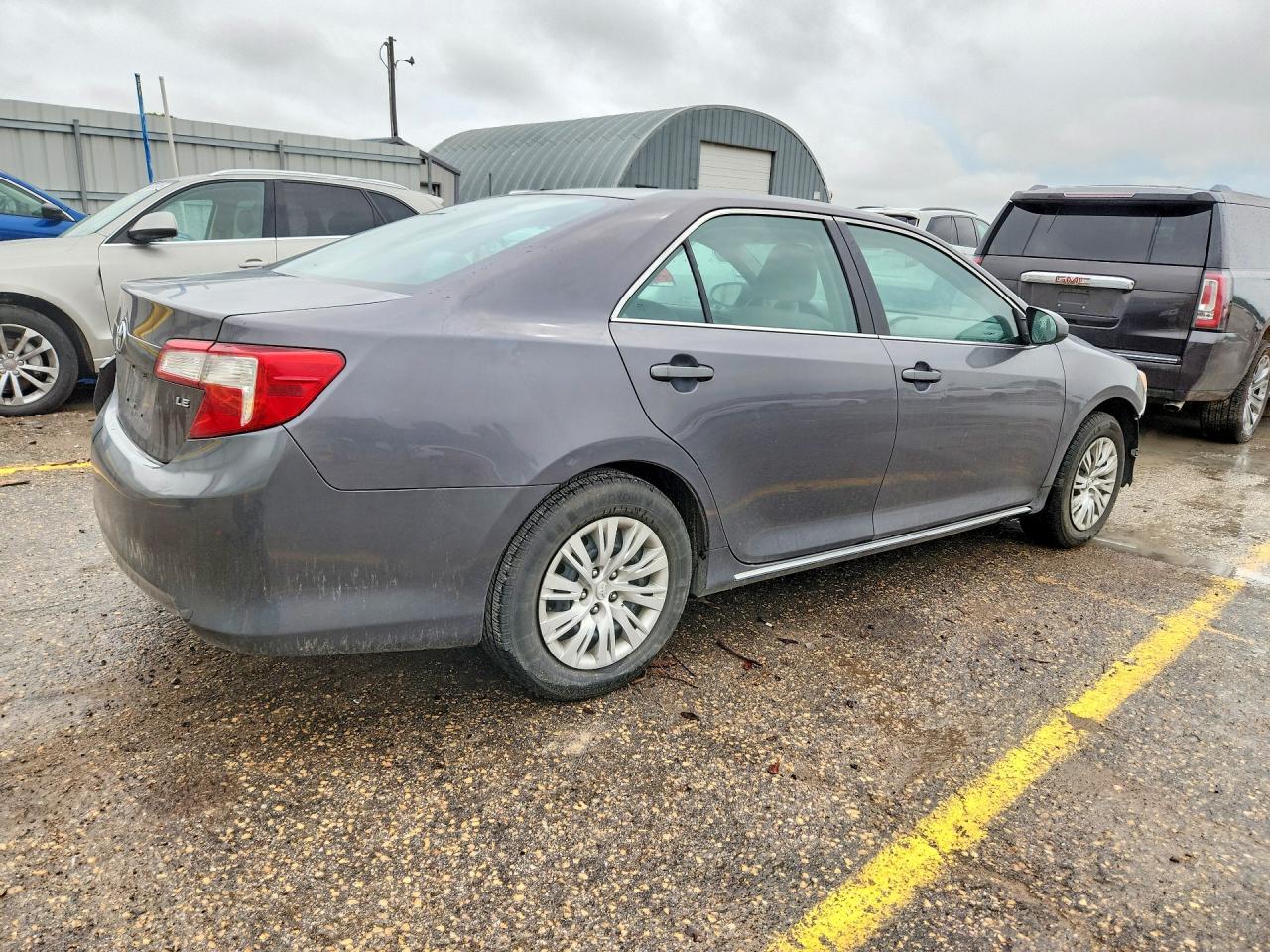2014 Toyota Camry Le - Фото 3