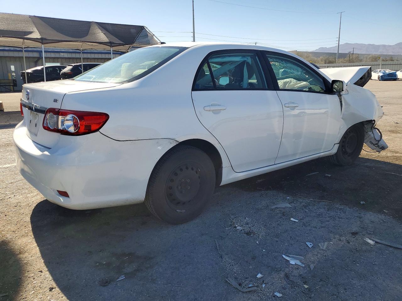 2011 Toyota Corolla Le - Фото 3